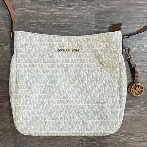 Michael Kors Jet Set Travel Large Logo Messenger Bag - Picture 5 of 15